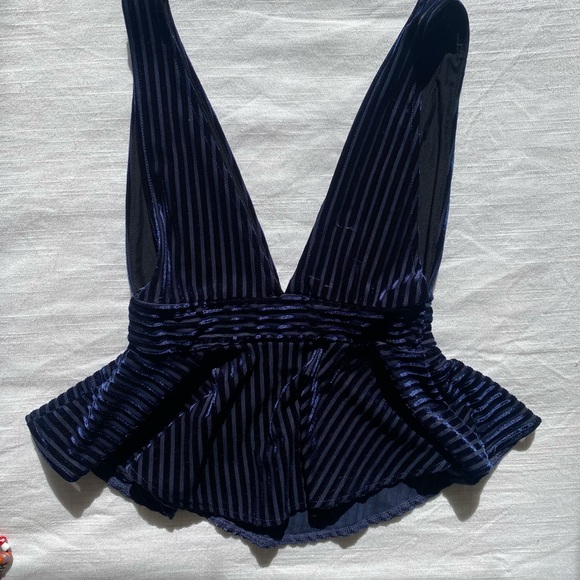 URBAN OUTFITTER PLUNGE VELVET TOP - Picture 1 of 3